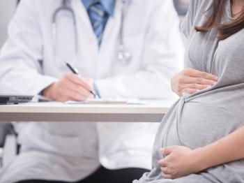 Pregnant patient with doctor